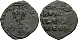 Constantine VII Porphyrogenitus, 913-959. Follis (Bronze, 26 mm, 5.49 g, 6 h), Constantinople, 944-959. + COҺST ЬASIL RωM Crowned bust of Constantine ...