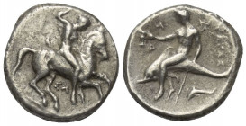 Kalabrien. Tarent.

 Didrachme oder Nomos (Silber). Ca. 315 - 302 v. Chr.
Vs: Jugendlicher Reiter mit Schild und erhobenem Speer zu Pferde nach rec...