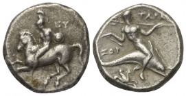 Kalabrien. Tarent.

 Didrachme oder Nomos (Silber). Ca. 281 - 272 v. Chr.
Vs: Krieger zu Pferde mit Schild nach links reitend; im Feld links EY.
R...