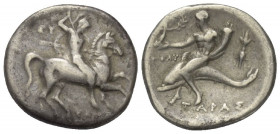 Kalabrien. Tarent.

 Didrachme oder Nomos (Silber). Ca. 281 - 272 v. Chr.
Vs: Krieger zu Pferde mit Schild und Speer nach rechts reitend; im Feld l...
