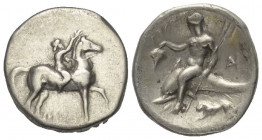 Kalabrien. Tarent.

 Didrachme oder Nomos (Silber). Ca. 272 - 240 v. Chr.
Vs: Nackter Jüngling zu Pferde nach rechts reitend; zwischen den Beinen M...
