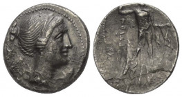 Bruttium. Brettii.

 Drachme (Silber). Ca. 216 - 214 v. Chr.
Vs: Büste der Nike mit Diadem rechts.
Rs: Nackter Flussgott en face stehend, über sei...