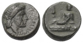 Moesia Inferior. Odessos.

 Bronze. 1. Jhdt. v. Chr.
Vs: Weiblicher Kopf mit Diadem rechts.
Rs: Flußgott nach rechts auf Kissen gelagert, davor um...