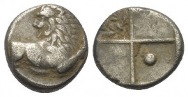 Thrakien. Thrakischer Chersones.

 Hemidrachme (Silber). Ca. 386 - 338 v. Chr.
Vs: Löwenvorderteil mit zurückgewandtem Kopf nach rechts.
Rs: Vierg...