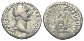 Domitianus (81 - 96 n. Chr.).

 Denar (Silber). 82 n. Chr. Rom.
Vs: IMP CAES DOMITIANVS AVG P M. Kopf mit Lorbeerkranz rechts.
Rs: TR POT COS VIII...