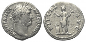 Hadrianus (117 - 138 n. Chr.).

 Denar (Silber). 133 n. Chr. Rom.
Vs: HADRIANVS AVG COS III P P. Kopf mit Lorbeerkranz rechts.
Rs: PIETAS AVG. Pie...