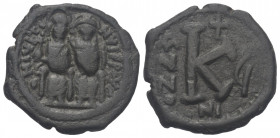 Iustinus II. (565 - 578 n. Chr.).

 1/2 Follis (20 Nummi). 570 / 571 n. Chr. (Jahr 5). Nikomedia.
Vs: Iustinus und Sophia mit Szepter en face thron...