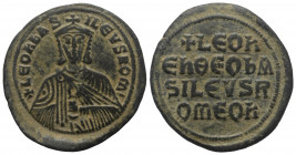 Leo VI. (886 - 912 n. Chr.).

 Follis (40 Nummi). 886 - 912 n. Chr. Constantinopolis.
Vs: Gekröntes Brustbild in Chlamys mit Akakia en face.
Rs: L...