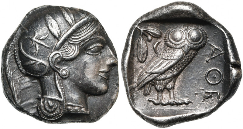 ATTIQUE, ATHENES, AR tétradrachme, vers 440-400 av. J.-C. D/ T. casquée d''Athén...