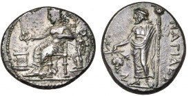 CILICIE, NAGIDOS, AR statère, vers 370 av. J.-C. D/ Aphrodite, coiffée du polos, trônant à g., ten. une phiale au-dessus d''un autel. Derrière elle, E...