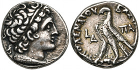 ROYAUME LAGIDE, Cléopâtre III et Ptolémée IX Soter II (116-107), AR tétradrachme, 114-113 av. J.-C., Alexandrie. D/ T. diad. à d., le cou dr. de l''ég...