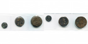 ROYAUME LAGIDE, lot de 3 bronzes: Ptolémée III Evergète, dichalque, T. de Zeus/Aigle et trident; Ptolémée V Epiphane, AE 25, T. d''Isis/Aigle; Ptolémé...