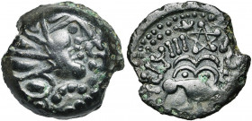 GAULE CELTIQUE, Senones, AE bronze, avant 52 av. J.-C. Type à l''aigle. D/ T. à d., les cheveux disposés en grosses boucles. Devant, S. R/ Oiseau à g....
