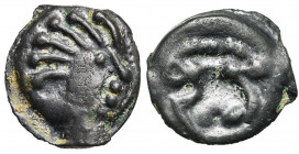 GAULE CELTIQUE, Senones, AE potin. D/ T. à d., la chevelure disposée en six grosses mèches. R/ Sanglier à d. En dessous, trois globules. DT 2645; Alle...
