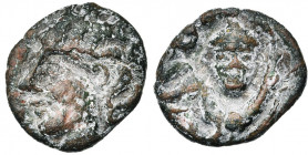 GAULE BELGIQUE, Ambiani, AE bronze. D/ T. à g., la chevelure formée de mèches courtes. R/ Cheval à d. Au-dessus, une tête de f. très détaillée, inclin...