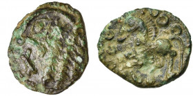 GAULE BELGIQUE, Bellovaci, AE quart de statère en bronze. Classe IIa. D/ Profil très schématisé à g. A la base de l''oeil, un astre. R/ Cheval à la cr...