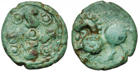 GAULE BELGIQUE, Eburones, AE bronze, fin du 1er s. av. J.-C. Classe I. D/ Quatre bustes de chevaux placés en croix autour d''un annelet pointé. Dans l...