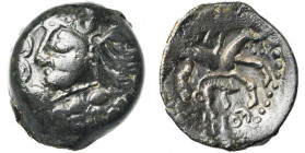 GAULE BELGIQUE, Suessiones, AE bronze, avant 52 av. J.-C. Classe I. D/ T. à g. Devant, globules, croissants et annelet pointé. R/ Cheval à d. Au-dessu...