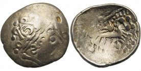 GAULE BELGIQUE, Incertaines de l''Est, El. statère scyphate, fin 2e-1er s. av. J.-C. Type à la roue. D/ T. stylisée l. à d., la chevelure formée de cr...