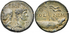 AUGUSTE (-27-14), AE as, 10-14, Nîmes. D/ IMP/ DIVI·F T. d''Agrippa à g., coiffé de la couronne rostrale, et t. l. d''Auguste à d. De part et d''autre...