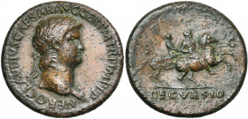 NERON (54-68), AE sesterce, 64, Rome. D/ NERO CLAVDIVS CAESAR AVG GER P M TR P IMP P P T. l. à d., l''épaule g. dr. de l''égide. R/ S-C/ DECVRSIO Néro...