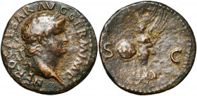 NERON (54-68), AE as, 65, Rome. D/ NERO CAESAR AVG GERM IMP T. l. à d. R/ S-C Victoire avançant à g., ten. un bouclier sur lequel est inscrit SPQR. BM...