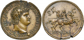 NERON (54-68), AE padouan. D/ NERO CLAVDIVS CAESAR AVG GERM P M TR P IMP P P T. l. à d. Petit globe à la pointe du cou. R/ S-C/ DECVRSIO Néron, ten. u...