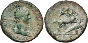 DOMITIEN Auguste (81-96), AE sesterce, avril - novembre 85, Rome. D/ IMP CAES DOMIT AVG GERM COS XI CENS POT P P T. l. à d. R/ L''empereur à cheval, t...