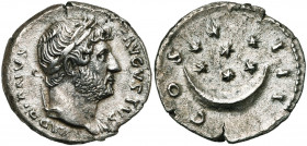 HADRIEN (117-138), AR denier, 125-128, Rome. D/ HADRIANVS - AVGVSTVS T. l. à d., l''épaule g. dr. R/ COS III Sept étoiles au-dessus d''un croissant. B...