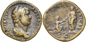 HADRIEN (117-138), AE sesterce, 130-138, Rome. D/ HADRIANVS AVG COS III P P B. dr. à d. R/ RESTITVTORI AFRICAE/ SC L''empereur deb. en toge, relevant ...