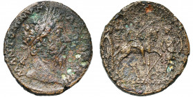 MARC AURELE Auguste (161-180), AE sesterce, 168-169, Rome. D/ M ANTONINVS AVG TR P XXIII T. l. à d. R/ COS III L''empereur en habit militaire, ten. un...