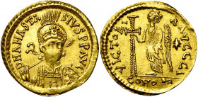 Anastase Ier (491-518), AV solidus, 492-507, Constantinople. Off. I. D/ B. casqué et cuir. de trois quarts de f., ten. une lance et un bouclier. R/ VI...