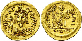 Phocas (602-610), AV solidus, 607-610, Constantinople. Off. I. D/ B. cour., dr., cuir. de f., ten. un gl. cr. R/ VICTORIA- AVGI/ CONOB Ange deb. de f...