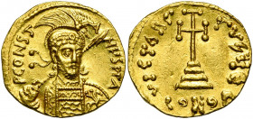 Constantin IV (668-685), AV solidus, 681-685, Constantinople. Off. . D/ B. casqué, cuir., de trois quarts vers la d., ten. une lance sur l''épaule et...