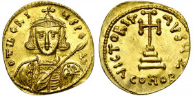 Tibère III Apsimar (698-705), AV solidus, Constantinople. Off. Z. D/ B. cour., cuir. de f., ten. une lance et un bouclier. R/ VICTORIA- AVGZ/ CONOB C...