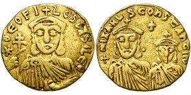 Théophile (829-842), AV solidus, 830-840, Constantinople. D/ B. cour. de f., ten. une croix patriarcale et l''akakia. Θ en fin de légende. R/ B. cour....
