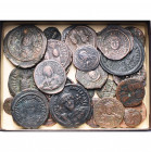 lot de 31 p., dont: Anastase Ier, follis, Constantinople (Sear 19); Justin Ier, follis, Constantinople (Sear 62); Justinien Ier, follis, Constantinopl...