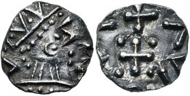 FRISE, AR sceat, vers 695-740. Série D. Type 2c (runic type). Série légère. D/ B. stylisé à d. Inscription en caractères runiques dégénérés. R/ Croix ...
