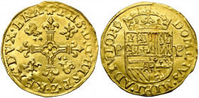 BRABANT, Duché, Philippe II (1555-1598), AV couronne d''or, s.d. (1560-1576), Anvers. D/ Croix fleurdelisée, cantonnée de deux lions et de deux brique...