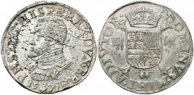 BRABANT, Duché, Philippe II (1555-1598), AR demi-écu Philippe, 1571, Anvers. D/ B. cuir. à g. R/ Ecu couronné sur une croix de Bourgogne, entre deux b...