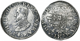 BRABANT, Duché, Philippe II (1555-1598), AR demi-écu Philippe, 1587, Anvers. D/ B. cuir. à g. R/ Ecu couronné avec écusson de Portugal en surtout, sur...