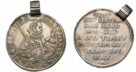 ALLEMAGNE, SAXE, Christian Ier (1586-1591), AR Taler, 1591HB, Dresde. Commémorant sa mort. D/ B. cuir. à d., ten. son heaume et son épée sur l''épaule...