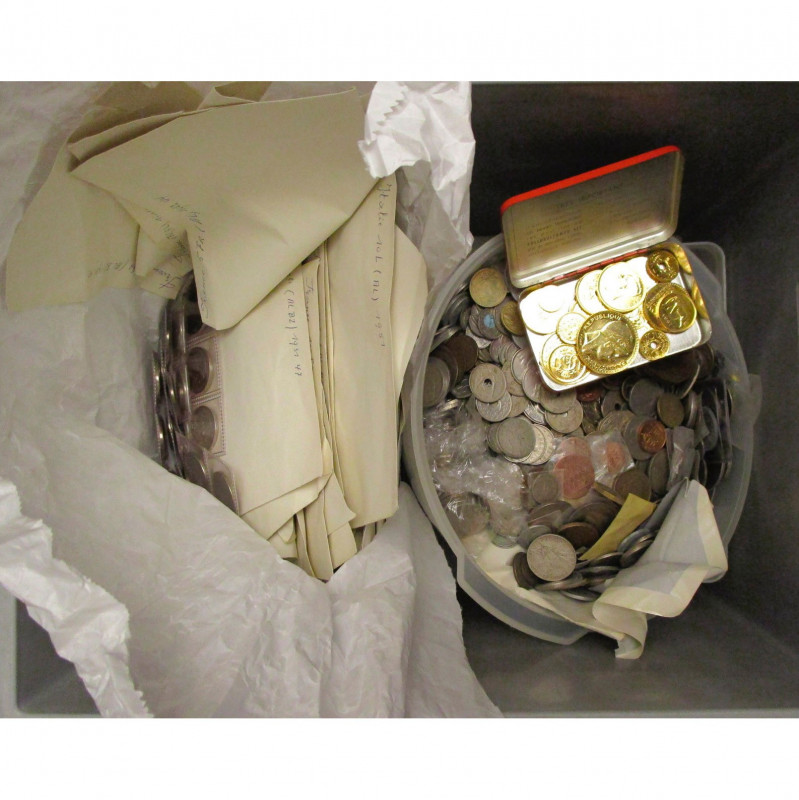 lot d''environ 16 kg de petite monnaie de divers pays, la plupart de Belgique et...