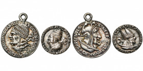 ALLEMAGNE, lot de 2 médailles satiriques de la Réforme. AR, 33 mm (avec bélière) et 25 mm. Fontes anciennes.
Très Beau