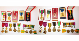 BELGIQUE, lot de 9 décorations et 9 miniatures (montées sur une épingle métallique) ayant appartenu au major Roger Reumont, des chasseurs ardennais, d...