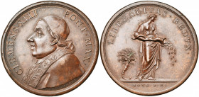 ITALIE, ETATS PONTIFICAUX, AE médaille, s.d., Cropanese. Clément XIII (1758-1769) - Lutte contre l''ordre des Jésuites. D/ B. à g., coiffé du bonnet. ...