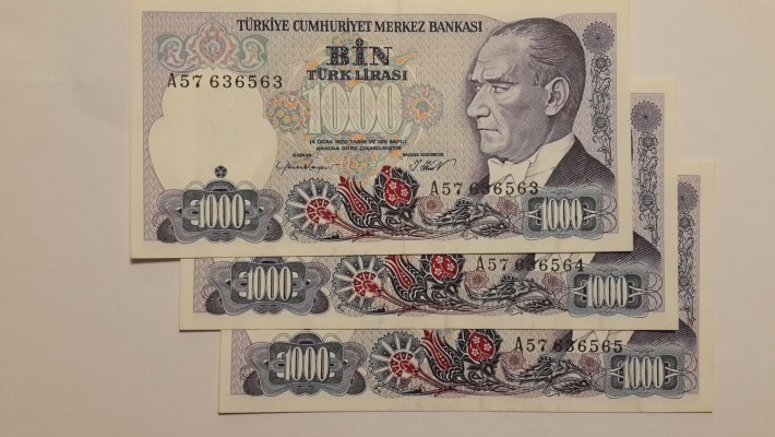 Turkey, 1.000 Lira, 1986, AUNC, p196 (THREE CONSECUTİVE BANKNOTES)
serial numbe...