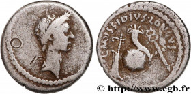 JULIUS CAESAR
Type : Denier 
Date : 40 AC. 
Mint name / Town : Rome 
Metal : silver 
Millesimal fineness : 950  ‰
Diameter : 17,5  mm
Orientation dies...