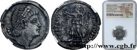 CONSTANTINE II
Type : Silique 
Date : 337-340 
Mint name / Town : Constantinople 
Metal : silver 
Millesimal fineness : 900  ‰
Diameter : 18  mm
Orien...