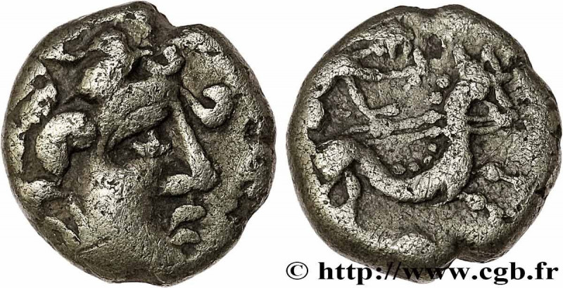 GALLIA - CARNUTES, UNSPECIFIED
Type : Quart de statère à la branche fleurie 
Dat...